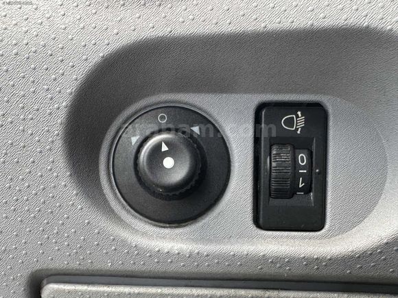 AUTO TİCARETTEN C3 DİJİTAL KLİMA ORJ KM HASAR KAYITSIZ