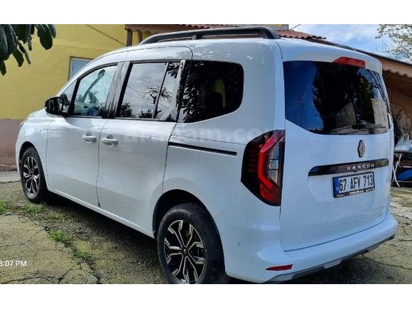 Sahibinden Renault Kangoo Multix 1.5 BluedCi Iconic 2025 Model