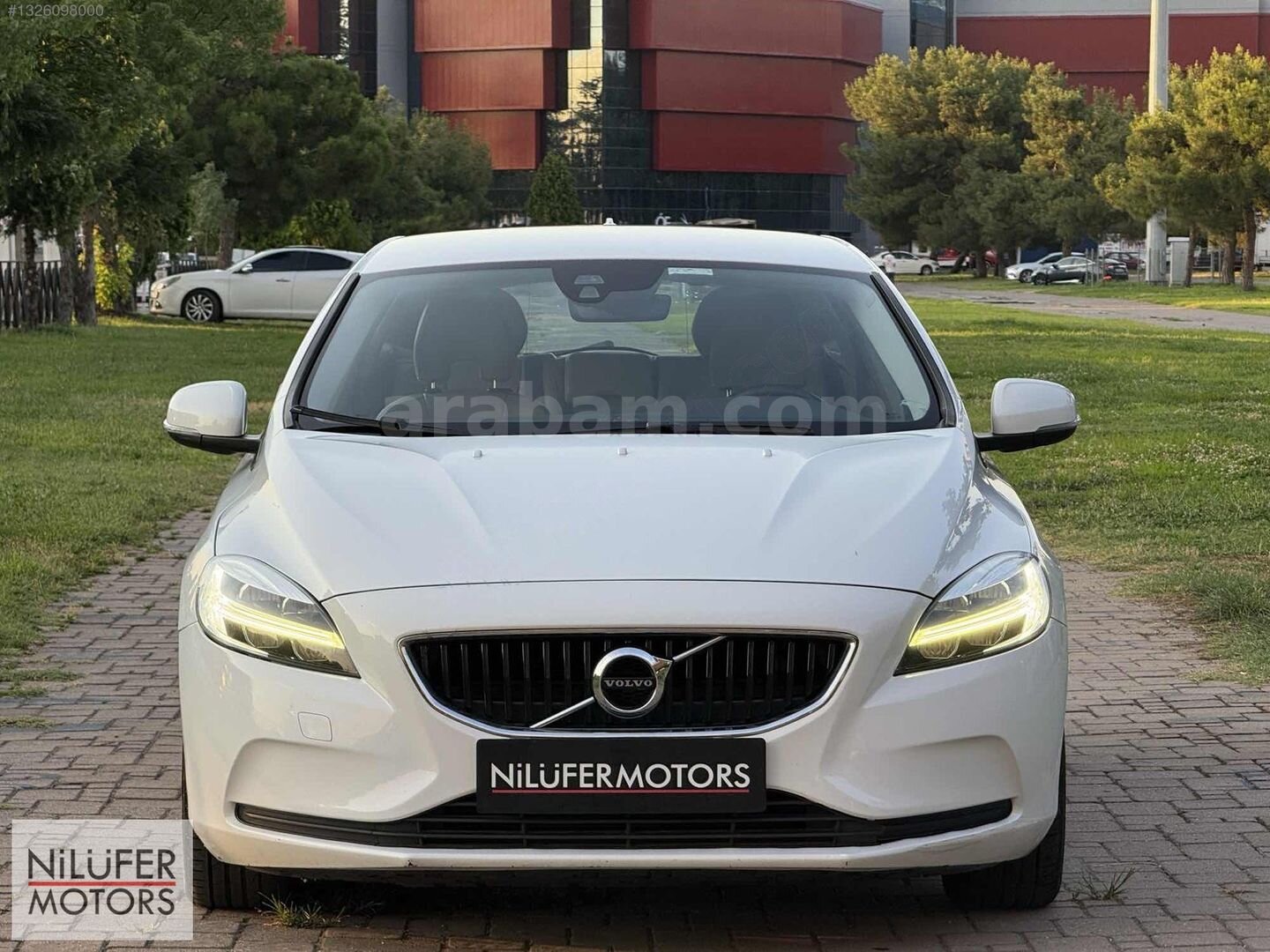 Galeriden Volvo V40 1.5 Momentum 2017 Model Bursa 131.000 km Beyaz 2