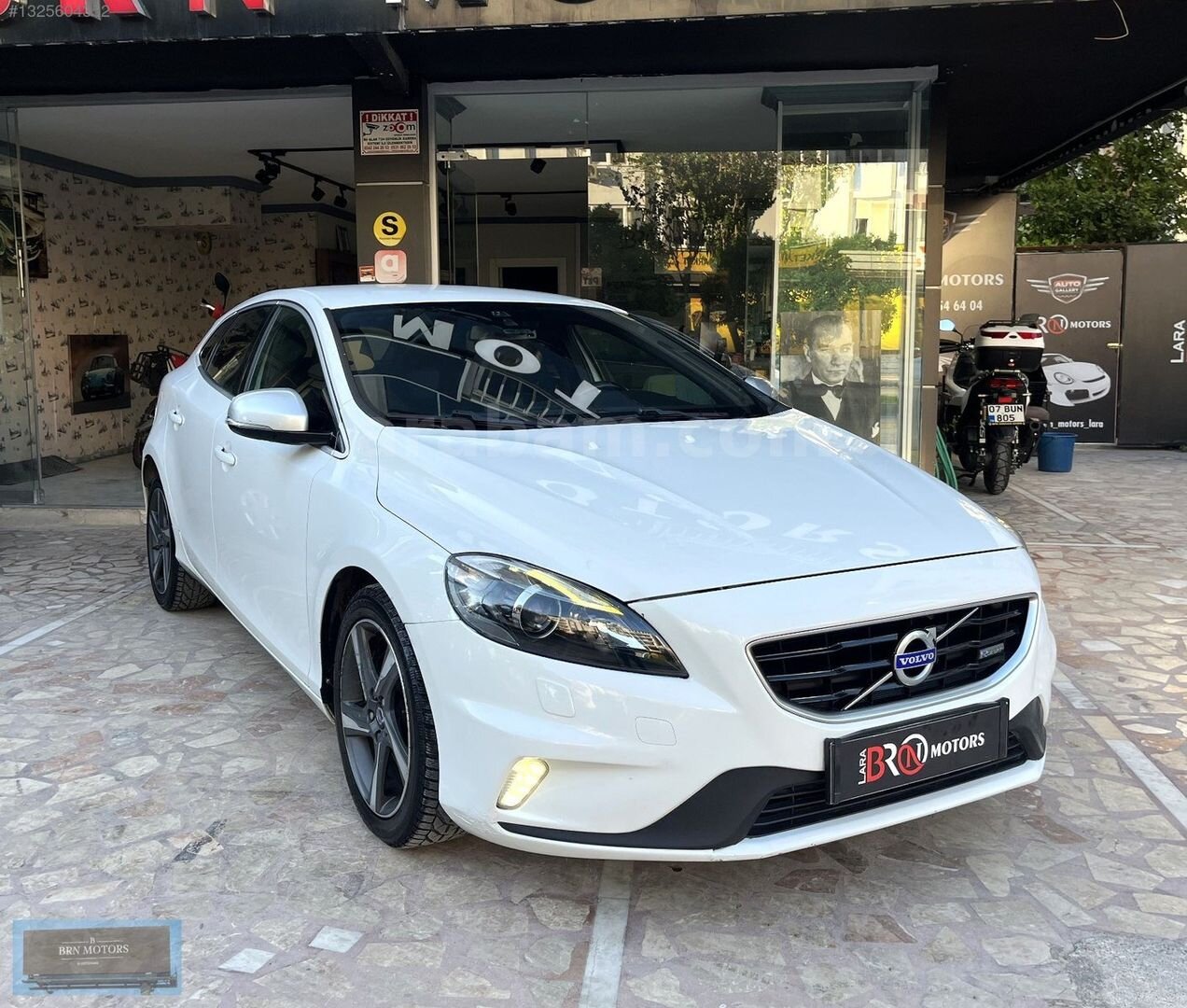 Galeriden Volvo V40 1.6 D R-Design 2014 Model Antalya 204.000 km Beyaz 3