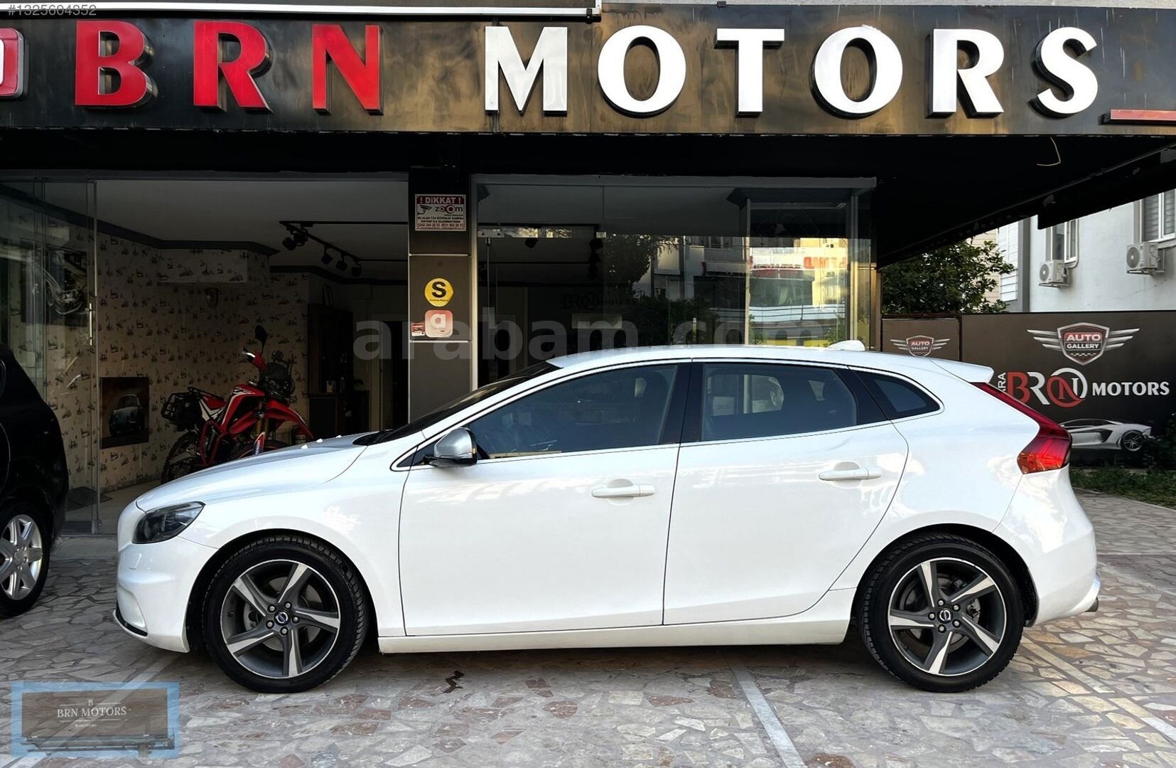 Galeriden Volvo V40 1.6 D R-Design 2014 Model Antalya 204.000 km Beyaz 2