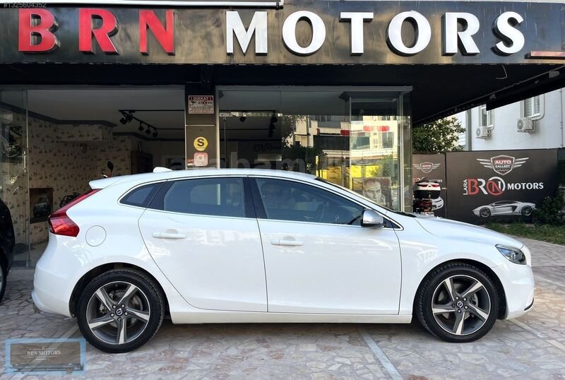 Galeriden Volvo V40 1.6 D R-Design 2014 Model Antalya 204.000 km Beyaz