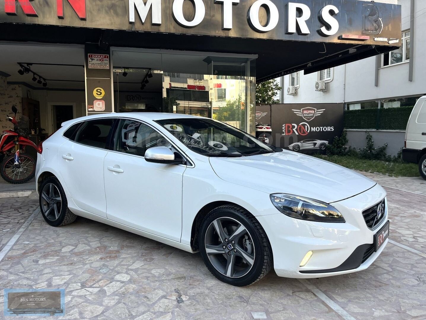 Galeriden Volvo V40 1.6 D R-Design 2014 Model Antalya 204.000 km Beyaz 7