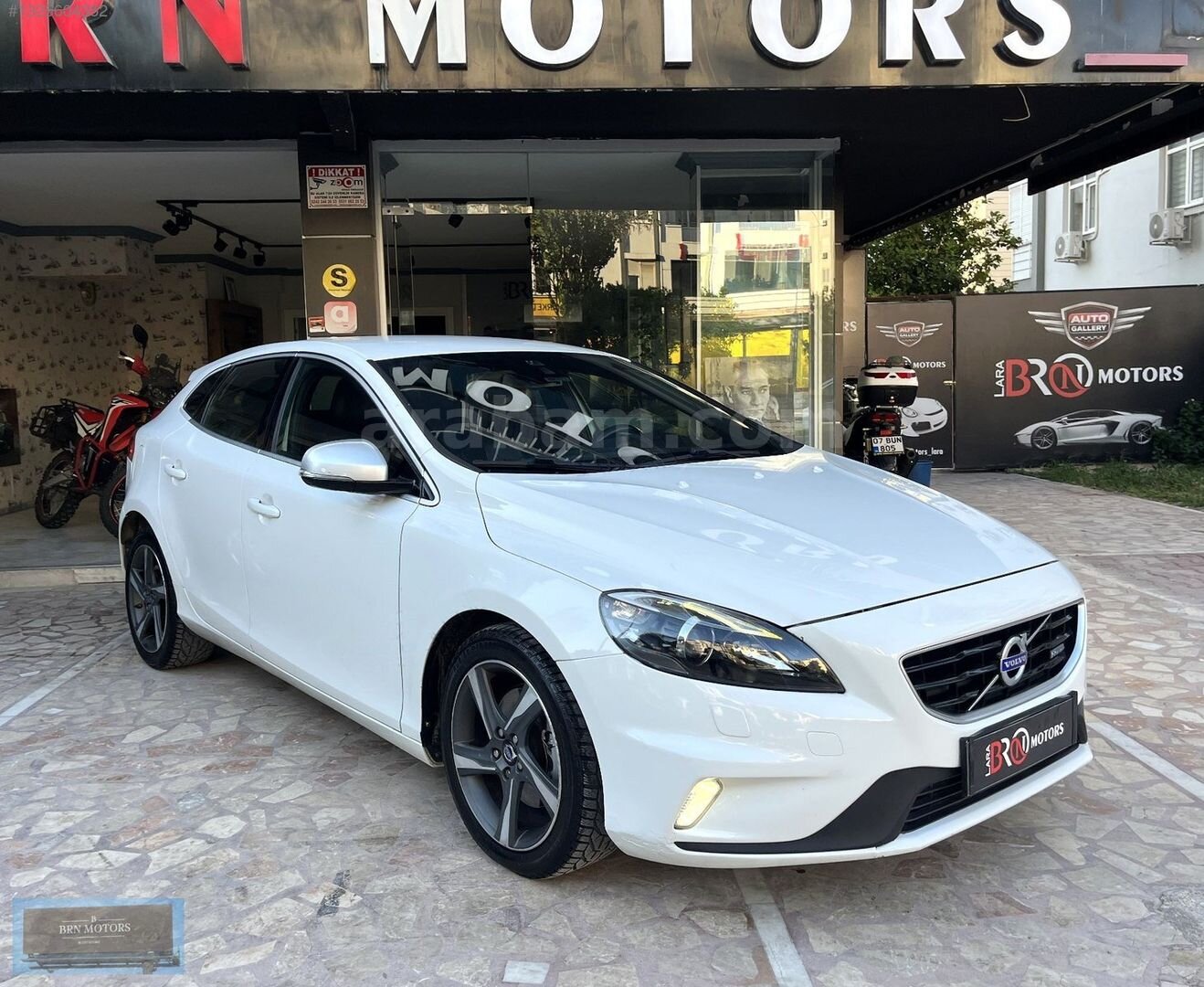 Galeriden Volvo V40 1.6 D R-Design 2014 Model Antalya 204.000 km Beyaz 6
