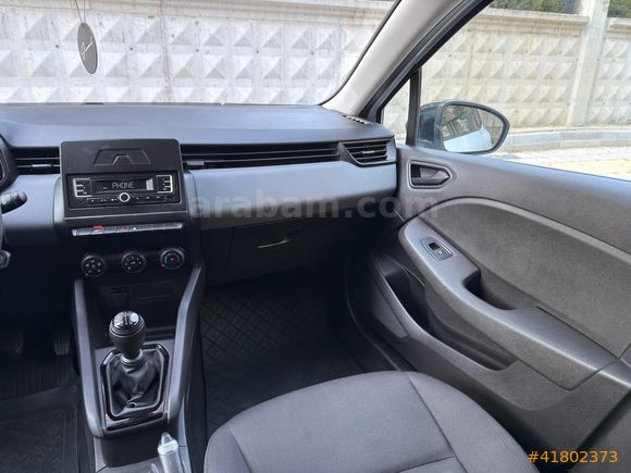 2023 RENAULT CLİO 1.0 SCE EQUİLİBRE DEĞİŞENSİZ SERVİS BAKIMLI