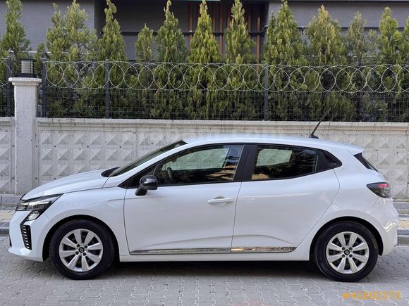 2023 RENAULT CLİO 1.0 SCE EQUİLİBRE DEĞİŞENSİZ SERVİS BAKIMLI