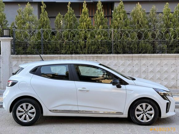 2023 RENAULT CLİO 1.0 SCE EQUİLİBRE DEĞİŞENSİZ SERVİS BAKIMLI