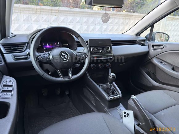 2023 RENAULT CLİO 1.0 SCE EQUİLİBRE DEĞİŞENSİZ SERVİS BAKIMLI