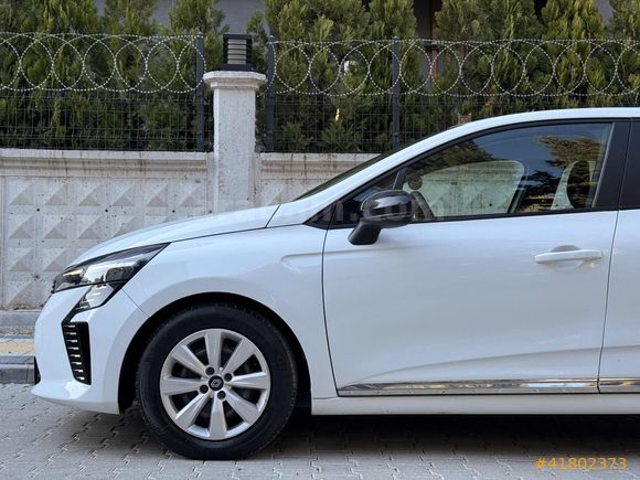 2023 RENAULT CLİO 1.0 SCE EQUİLİBRE DEĞİŞENSİZ SERVİS BAKIMLI