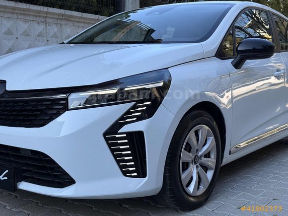 2023 RENAULT CLİO 1.0 SCE EQUİLİBRE DEĞİŞENSİZ SERVİS BAKIMLI
