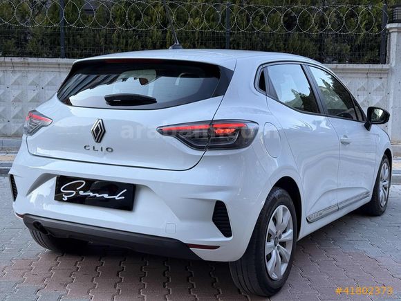 2023 RENAULT CLİO 1.0 SCE EQUİLİBRE DEĞİŞENSİZ SERVİS BAKIMLI