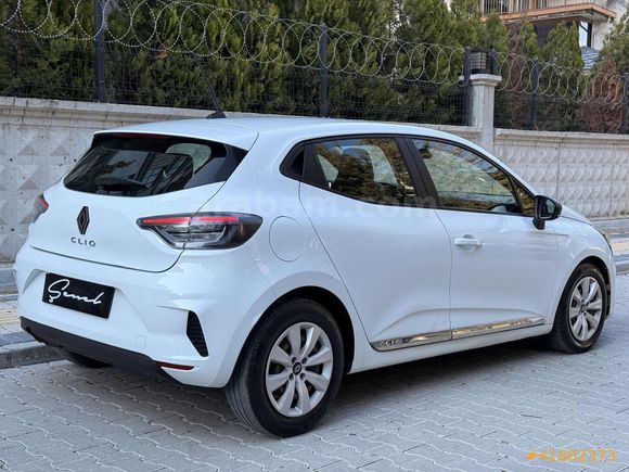 2023 RENAULT CLİO 1.0 SCE EQUİLİBRE DEĞİŞENSİZ SERVİS BAKIMLI