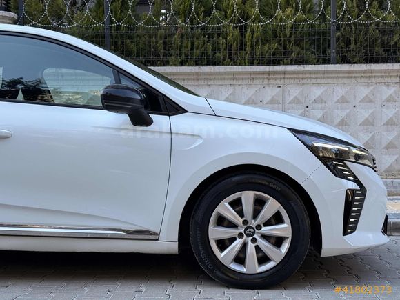 2023 RENAULT CLİO 1.0 SCE EQUİLİBRE DEĞİŞENSİZ SERVİS BAKIMLI