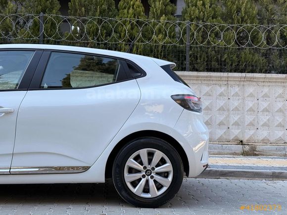 2023 RENAULT CLİO 1.0 SCE EQUİLİBRE DEĞİŞENSİZ SERVİS BAKIMLI