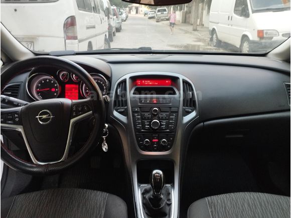 2015 1.6 benzin LPG 135000 km LPG tankı yenilendi akü yeni klima bakımı yapılıp gaz DOLUMU yapıldıel