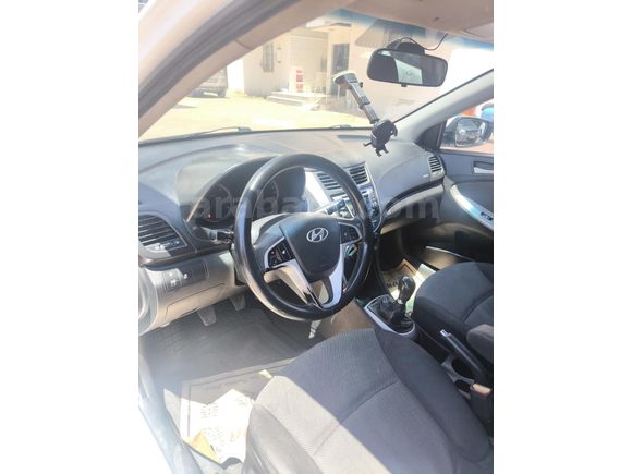 Sahibinden Hyundai Accent Blue 1.6 CRDI Mode 2013 Model