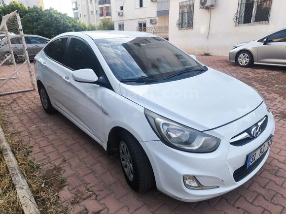 Sahibinden Hyundai Accent Blue 1.6 CRDI Mode 2013 Model
