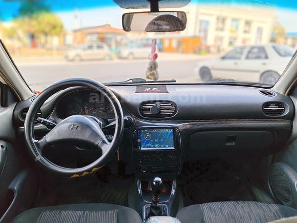 Hyundai Accent 1.5 GLS 2000 Model
