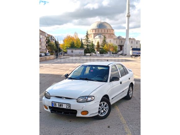 Hyundai Accent 1.5 GLS 2000 Model