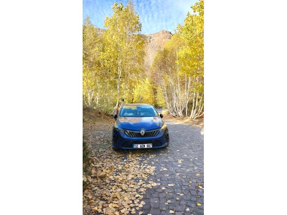 Sahibinden Renault Clio 1.0 TCe Evolution 2024 Model  14.000 km Mavi (metalik)