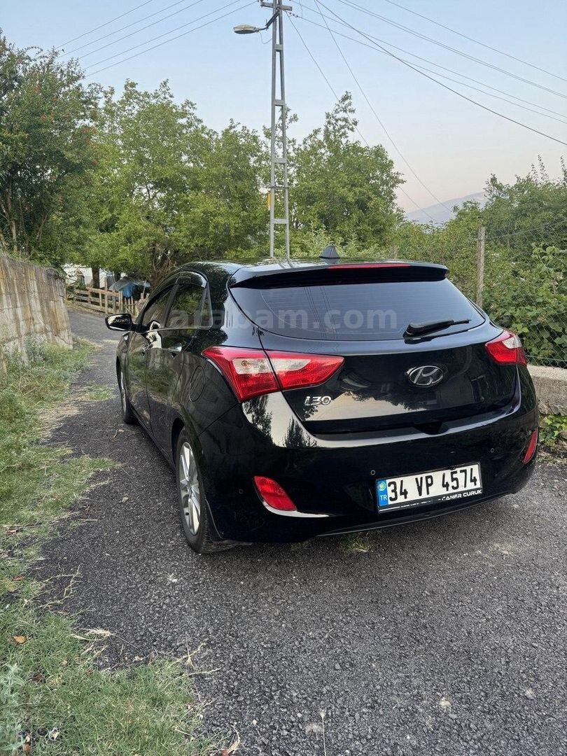 Sahibinden Hyundai i30 1.6 CRDi Elite 2013 Model Zonguldak 170.000 km Siyah 3