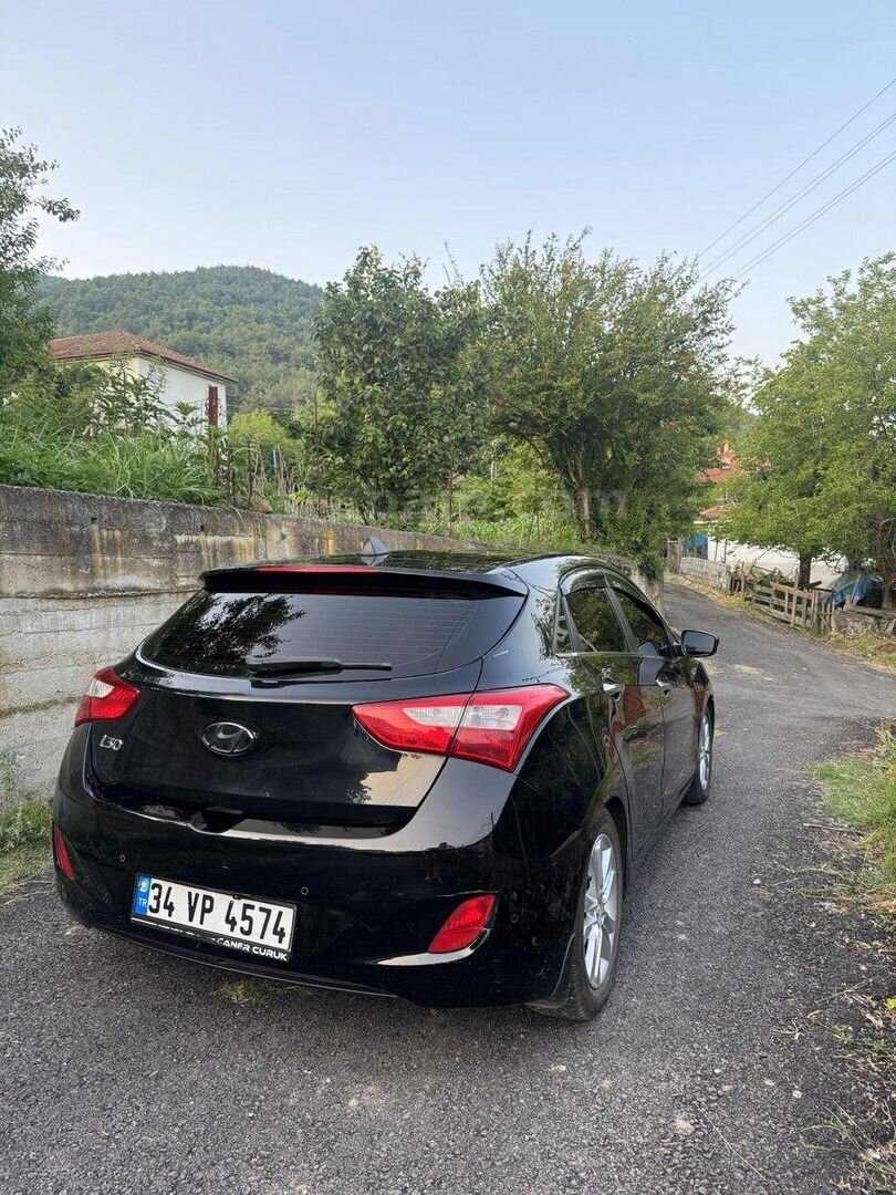 Sahibinden Hyundai i30 1.6 CRDi Elite 2013 Model Zonguldak 170.000 km Siyah 4