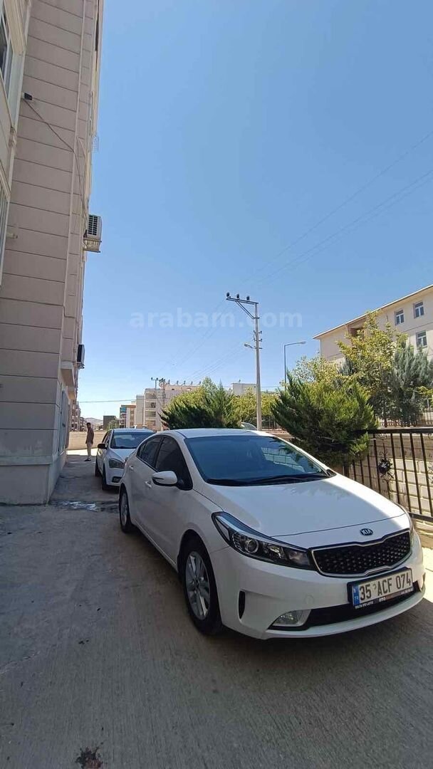 Sahibinden Hatasız Boyasız Değişensiz Kia Cerato Comfort 3