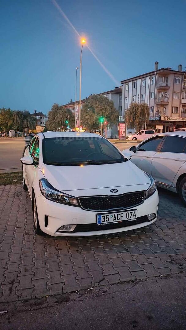Sahibinden Hatasız Boyasız Değişensiz Kia Cerato Comfort 1