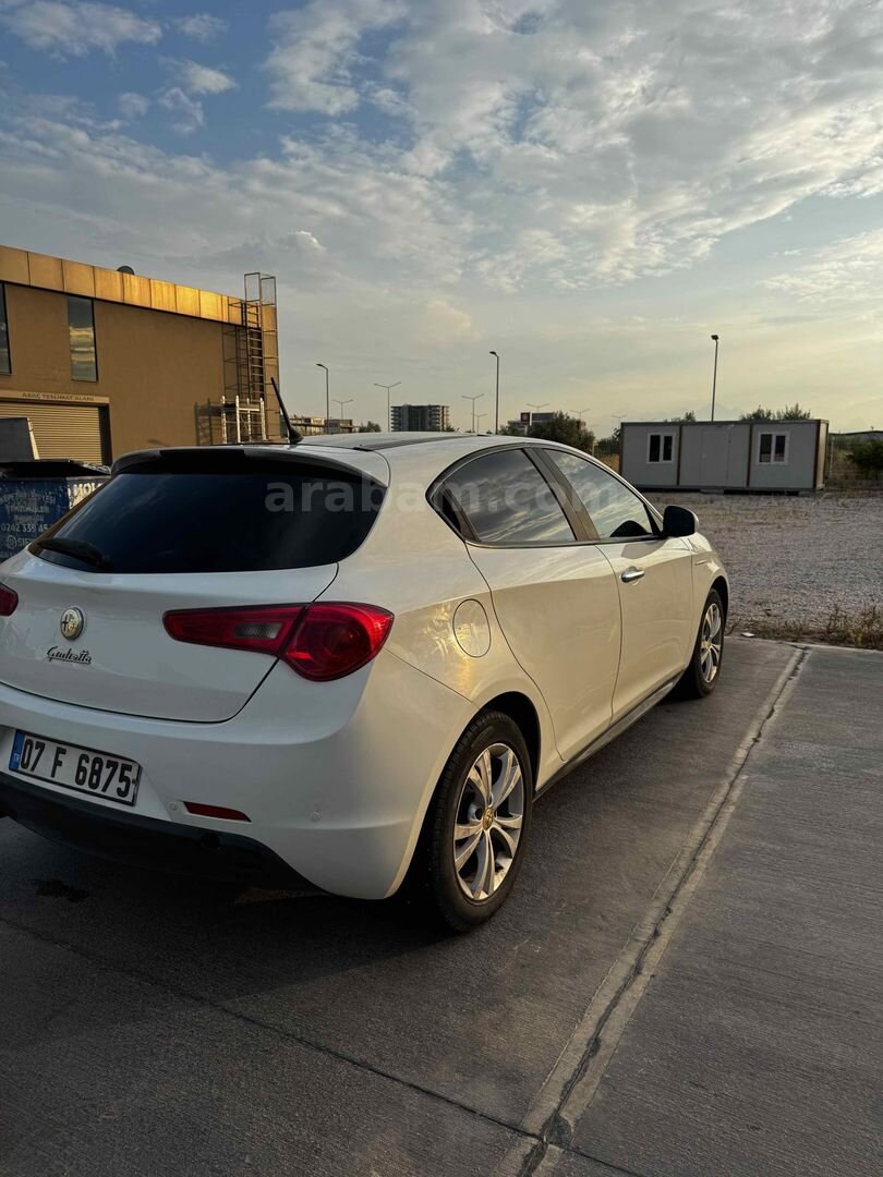 Sahibinden Alfa Romeo Giulietta 1.6 JTD Distinctive 2012 Model Antalya 349.000 km Beyaz 5