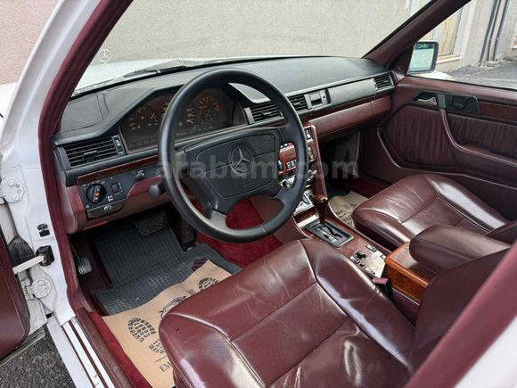 Galeriden Mercedes - Benz E 200 1994 Model İstanbul