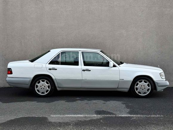 Galeriden Mercedes - Benz E 200 1994 Model İstanbul