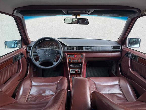 Galeriden Mercedes - Benz E 200 1994 Model İstanbul
