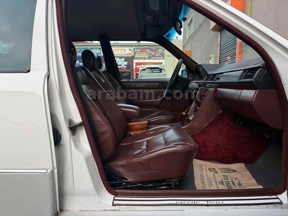 Galeriden Mercedes - Benz E 200 1994 Model İstanbul