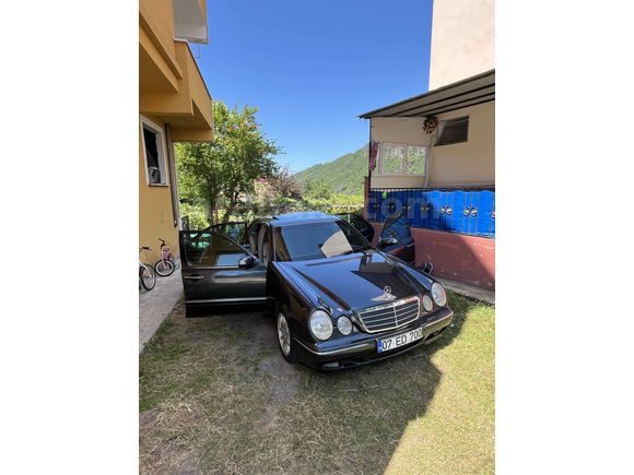 Sahibinden Mercedes - Benz E 200 Kompressor Elegance 2001 Model  380.000 km  siyah