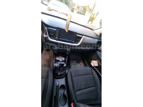 Sahibinden Kia Stonic 1.4 MPI Elegance 2018 Model  85.000 km Bordo