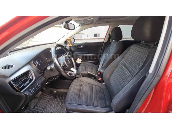 Sahibinden Kia Stonic 1.4 MPI Elegance 2018 Model  85.000 km Bordo