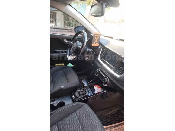 Sahibinden Kia Stonic 1.4 MPI Elegance 2018 Model  85.000 km Bordo