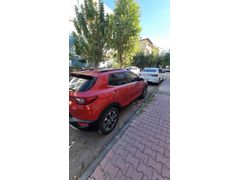 Sahibinden Kia Stonic 1.4 MPI Elegance 2018 Model  85.000 km Bordo