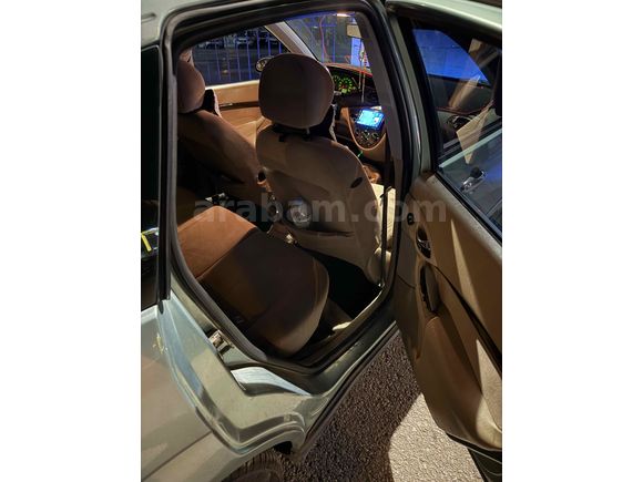 Sahibinden Ford Focus 1.6 Ghia 2001 Model 