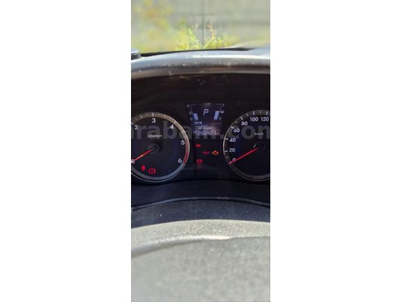 hemşireden  hyundai Accent Blue 1.6 CRDI Mode Plus 2013 Model  281.000 km Beyaz