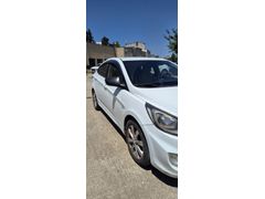 hemşireden  hyundai Accent Blue 1.6 CRDI Mode Plus 2013 Model  281.000 km Beyaz