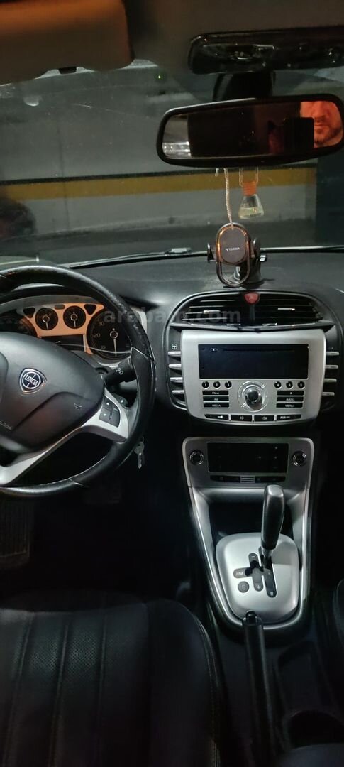 Sahibinden Lancia Delta 1.6 MJet 2013 Model İstanbul 165.000 km Beyaz 5
