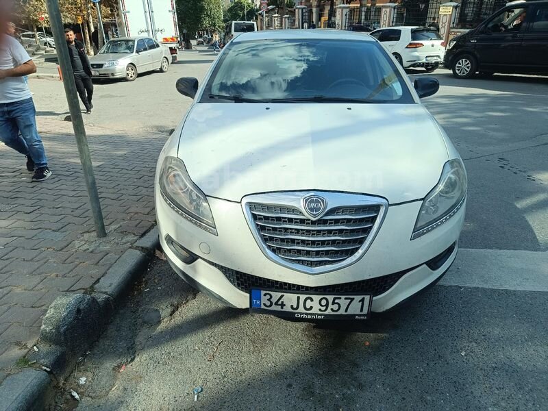 Sahibinden Lancia Delta 1.6 MJet 2013 Model İstanbul 165.000 km Beyaz