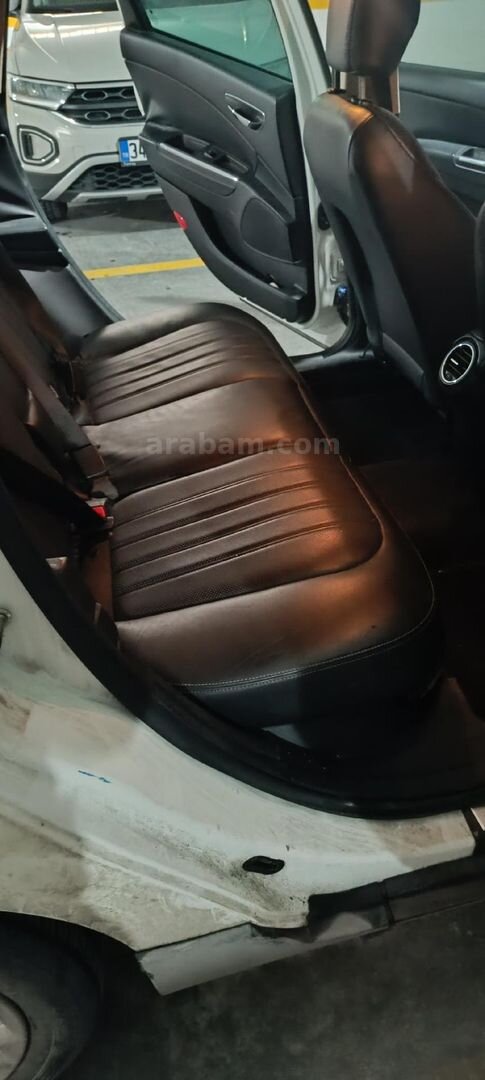 Sahibinden Lancia Delta 1.6 MJet 2013 Model İstanbul 165.000 km Beyaz 4