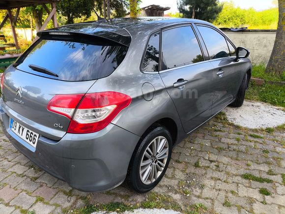 C4 Otomatik ,CAM TAVANLI ,Aile aracıdır