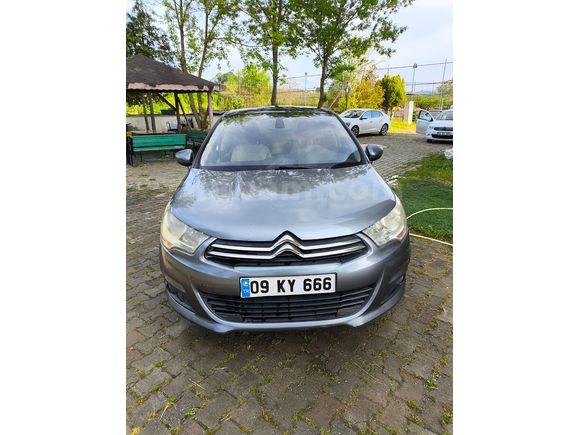 C4 Otomatik ,CAM TAVANLI ,Aile aracıdır