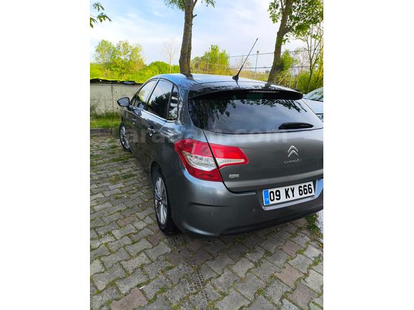C4 Otomatik ,CAM TAVANLI ,Aile aracıdır