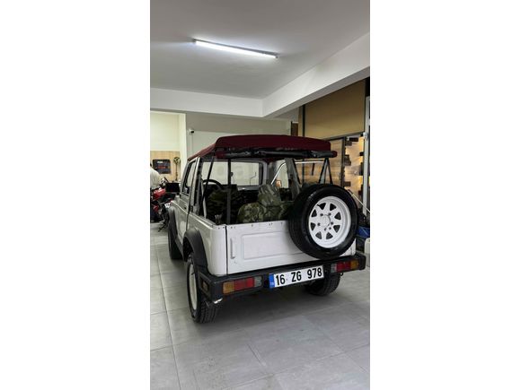 Suzuki Samurai