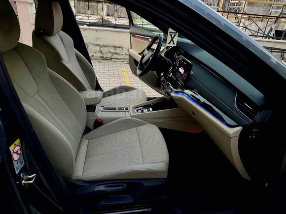 SAHİBİNDEN 2021 Model Servis Bakımlı Skoda Octavia 1.5 e-Tec Premium 2021 Model  