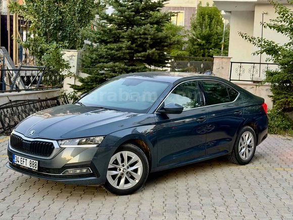 SAHİBİNDEN 2021 Model Servis Bakımlı Skoda Octavia 1.5 e-Tec Premium 2021 Model  